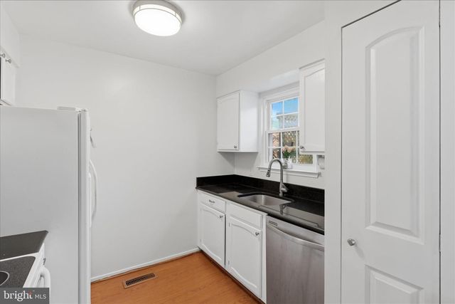 6 CROSS LAUREL CT, Germantown, MD 20876