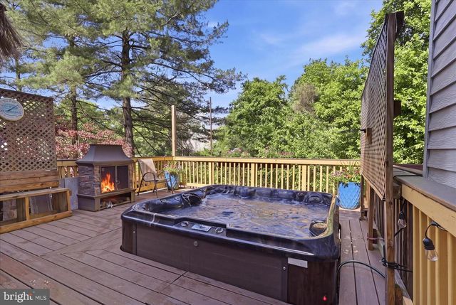 6 CROSS LAUREL CT, Germantown, MD 20876
