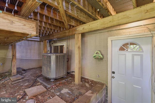 6 CROSS LAUREL CT, Germantown, MD 20876