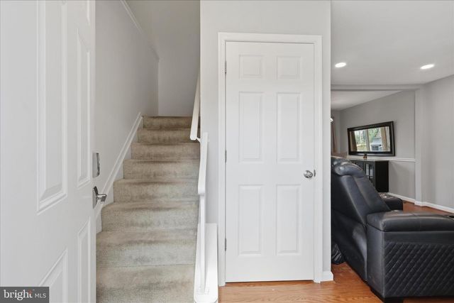 6 CROSS LAUREL CT, Germantown, MD 20876
