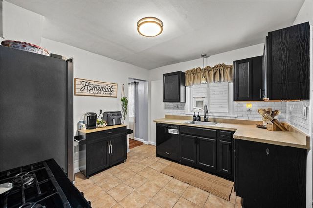 203 Pinehill Drive, Irondequoit, NY 14622