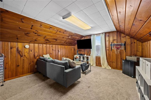 203 Pinehill Drive, Irondequoit, NY 14622