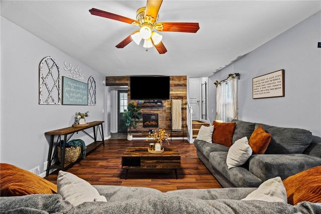 203 Pinehill Drive, Irondequoit, NY 14622