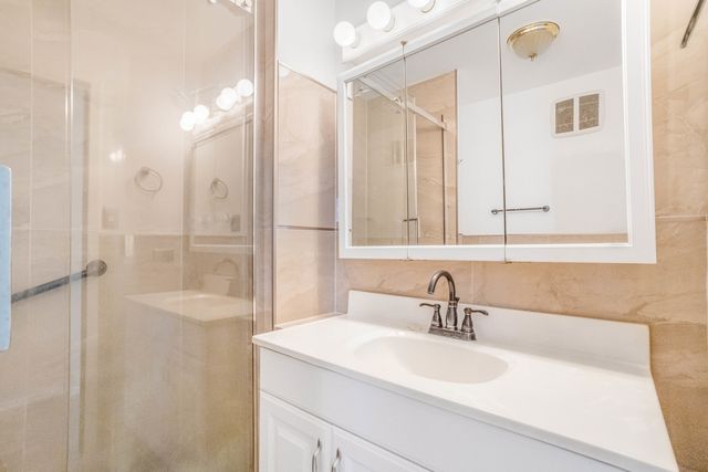 6147 N Sheridan Road 27A, Chicago, IL 60660