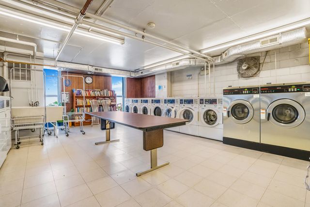 6147 N Sheridan Road 27A, Chicago, IL 60660