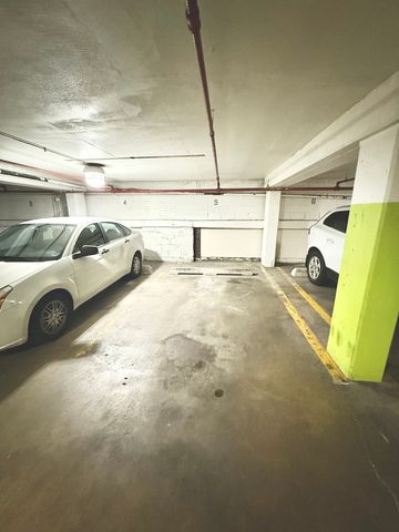 6147 N Sheridan Road 27A, Chicago, IL 60660