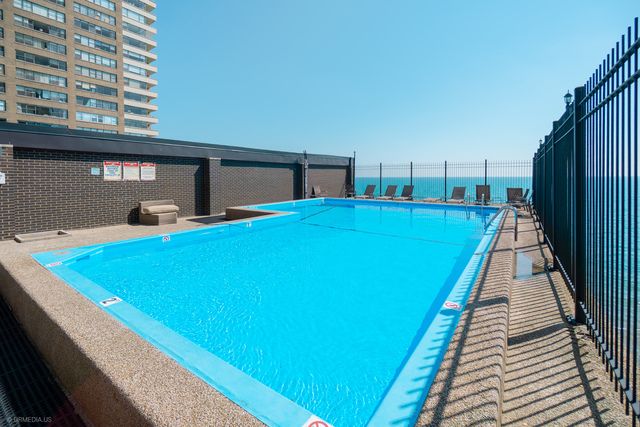 6147 N Sheridan Road 27A, Chicago, IL 60660