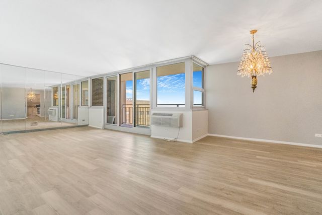 6147 N Sheridan Road 27A, Chicago, IL 60660