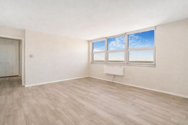 6147 N Sheridan Road 27A, Chicago, IL 60660