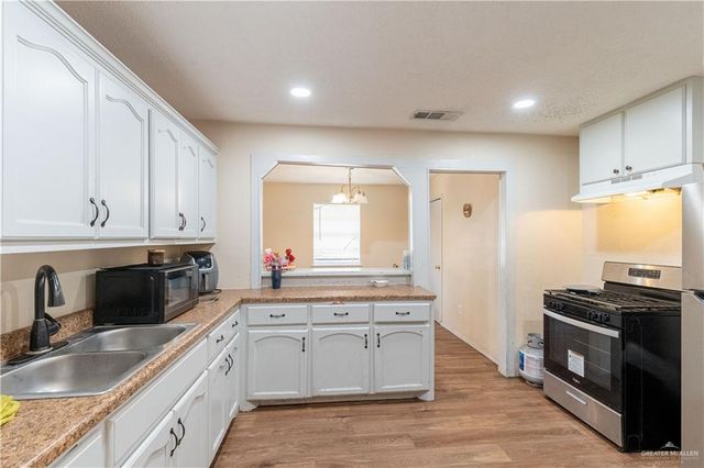 323 S 20th Avenue, Edinburg, TX 78539