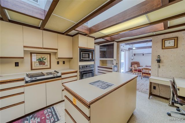 9001 W Oatman Highway, Golden Valley, AZ 86413