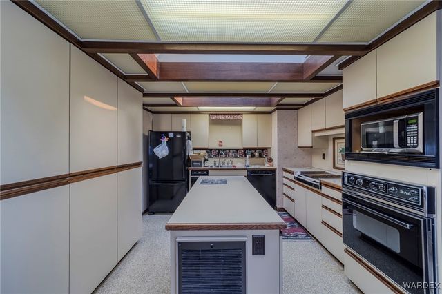 9001 W Oatman Highway, Golden Valley, AZ 86413