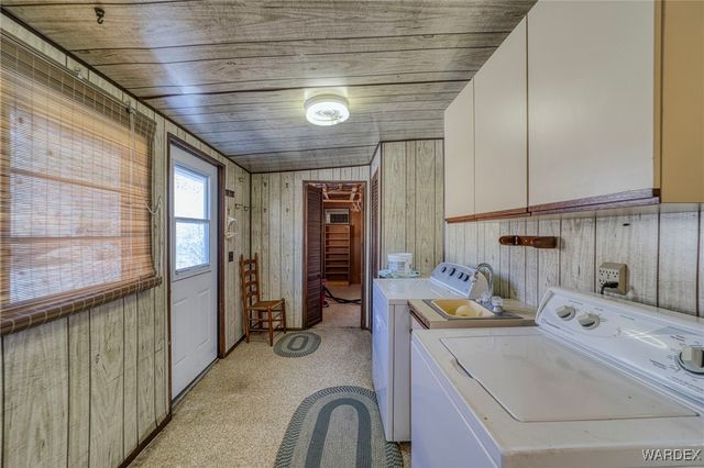 9001 W Oatman Highway, Golden Valley, AZ 86413