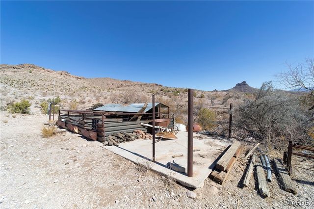 9001 W Oatman Highway, Golden Valley, AZ 86413