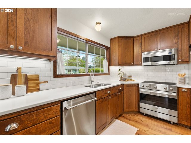 4525 Se FIELDCREST St, Milwaukie, OR 97222