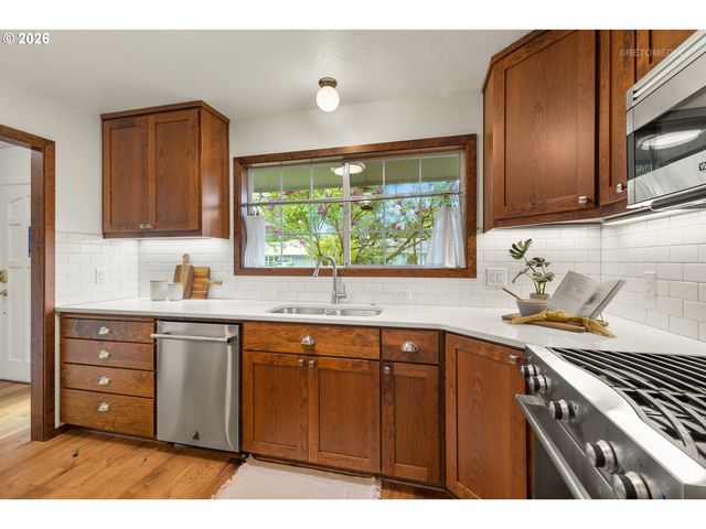 4525 Se FIELDCREST St, Milwaukie, OR 97222