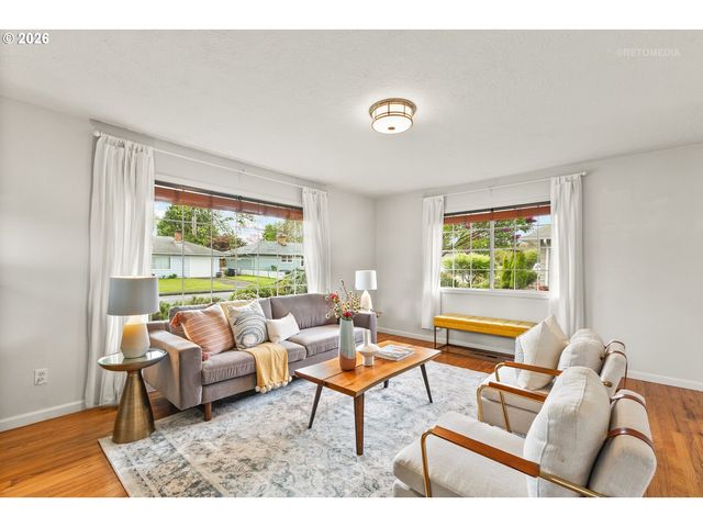 4525 Se FIELDCREST St, Milwaukie, OR 97222