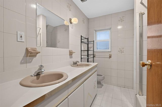 138-61 63rd Avenue, Flushing, NY 11367