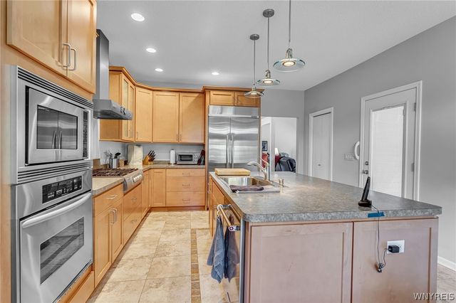 267 Lord Byron Lane, Amherst, NY 14221