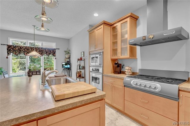 267 Lord Byron Lane, Amherst, NY 14221