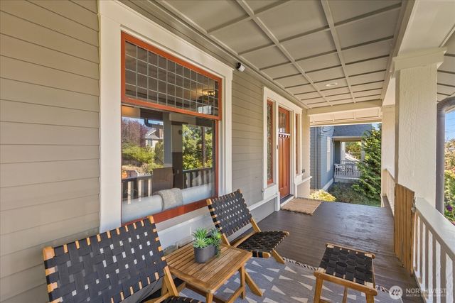 2337 N 61st Street, Seattle, WA 98103