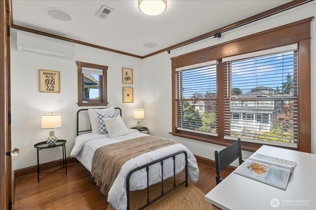 2337 N 61st Street, Seattle, WA 98103