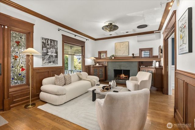 2337 N 61st Street, Seattle, WA 98103