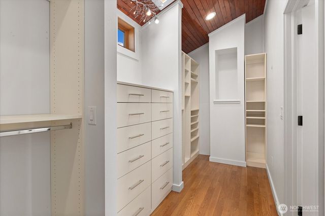 2337 N 61st Street, Seattle, WA 98103