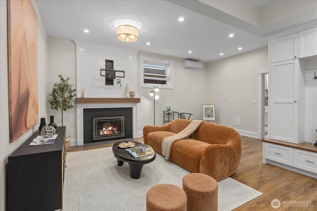 2337 N 61st Street, Seattle, WA 98103