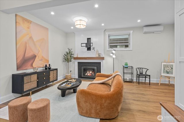 2337 N 61st Street, Seattle, WA 98103
