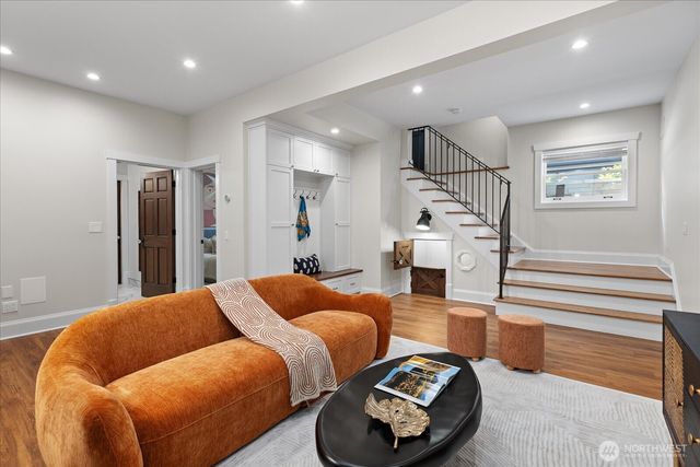 2337 N 61st Street, Seattle, WA 98103