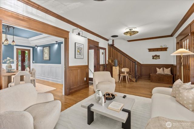 2337 N 61st Street, Seattle, WA 98103