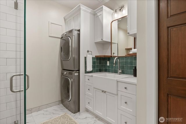 2337 N 61st Street, Seattle, WA 98103