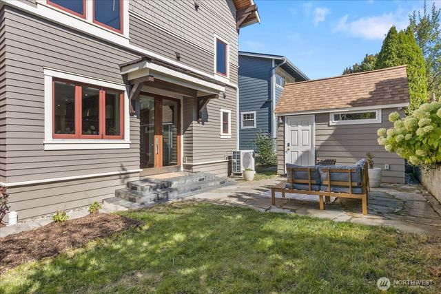 2337 N 61st Street, Seattle, WA 98103