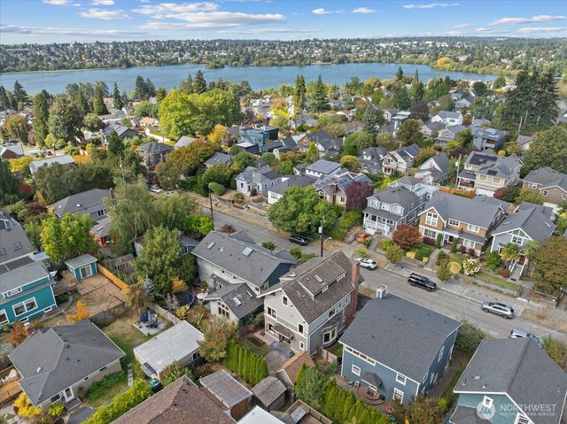 2337 N 61st Street, Seattle, WA 98103