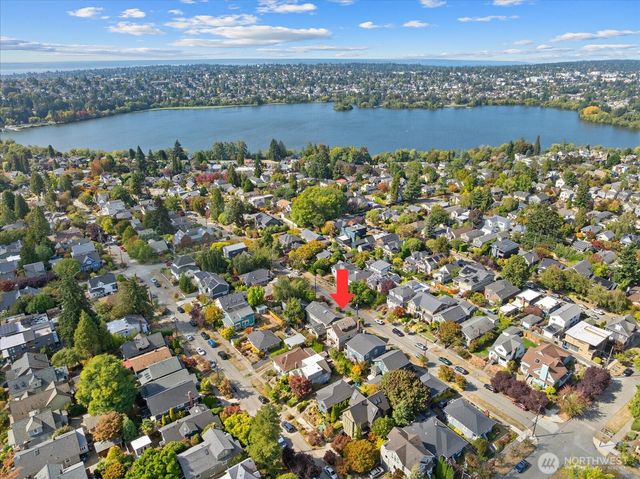 2337 N 61st Street, Seattle, WA 98103