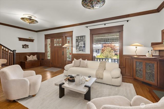 2337 N 61st Street, Seattle, WA 98103