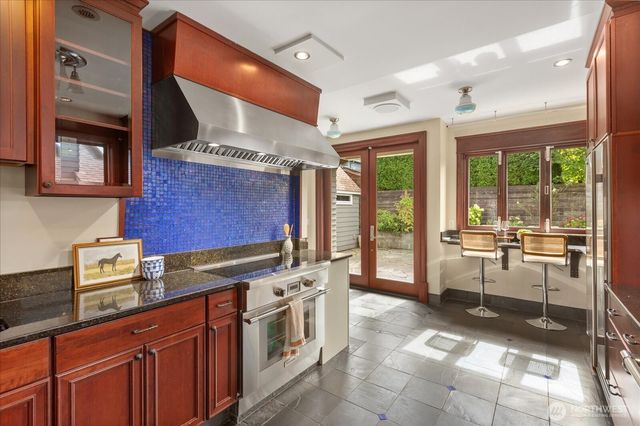 2337 N 61st Street, Seattle, WA 98103