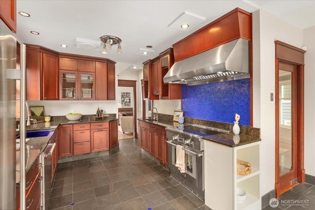 2337 N 61st Street, Seattle, WA 98103