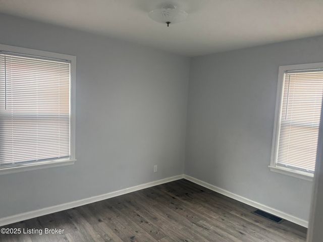 1818 Lewiston Dr, Louisville, KY 40216