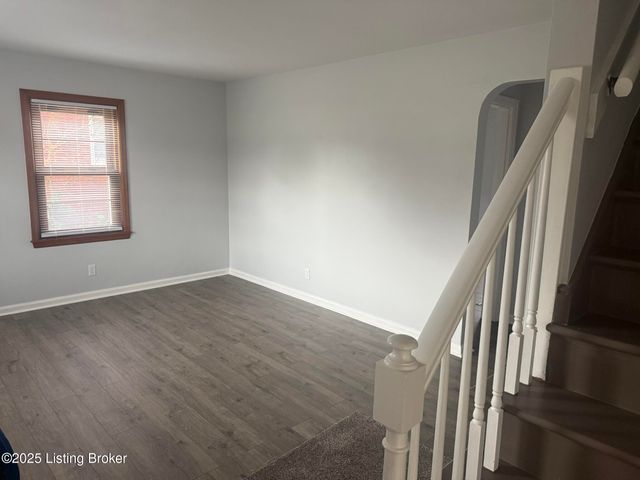 1818 Lewiston Dr, Louisville, KY 40216