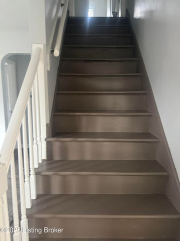 1818 Lewiston Dr, Louisville, KY 40216