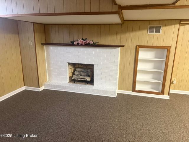 1818 Lewiston Dr, Louisville, KY 40216