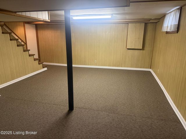 1818 Lewiston Dr, Louisville, KY 40216