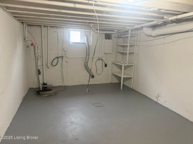 1818 Lewiston Dr, Louisville, KY 40216