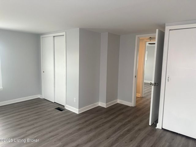 1818 Lewiston Dr, Louisville, KY 40216