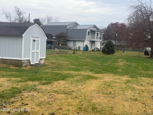 1818 Lewiston Dr, Louisville, KY 40216