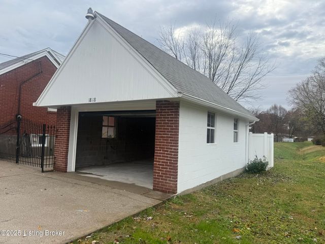 1818 Lewiston Dr, Louisville, KY 40216