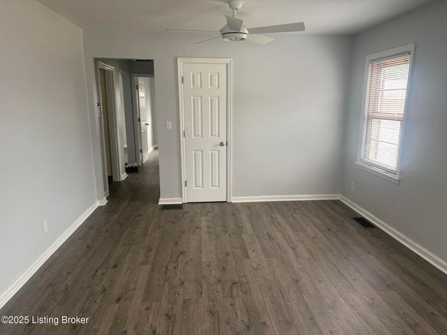 1818 Lewiston Dr, Louisville, KY 40216