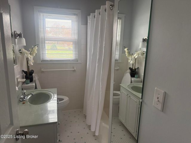 1818 Lewiston Dr, Louisville, KY 40216